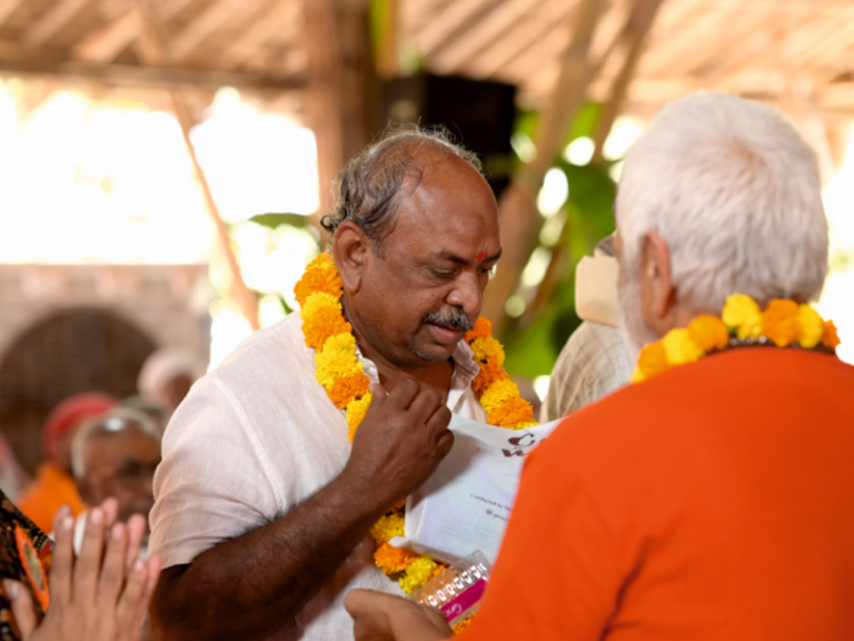 Dignitaries honouring farmers at the event