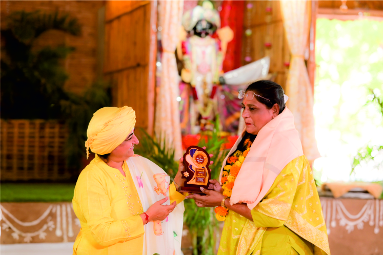 Farmers being honoured at Kisan Samman Mahotsav